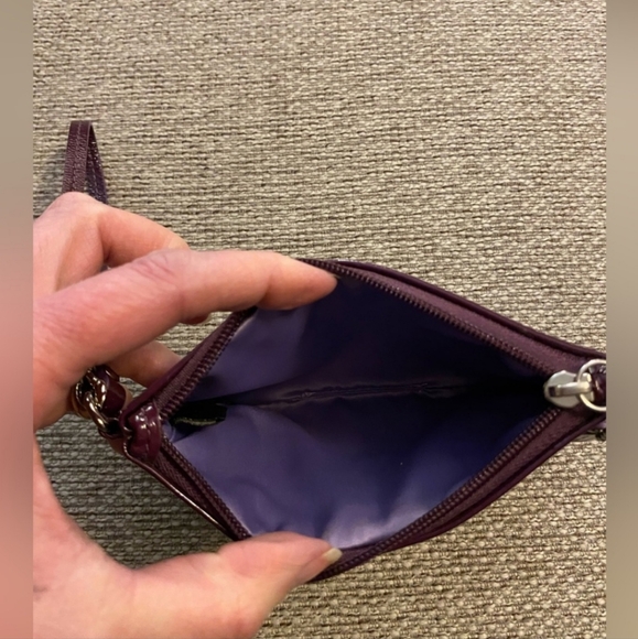 Beautiful burgundy patent leather Coach wristlet 6“ x 4“, no callouts - Picture 7 of 8